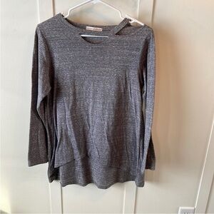 Evereve - Peyton Jensen - Grey Long Sleeved T-shirt with Cutout - XL